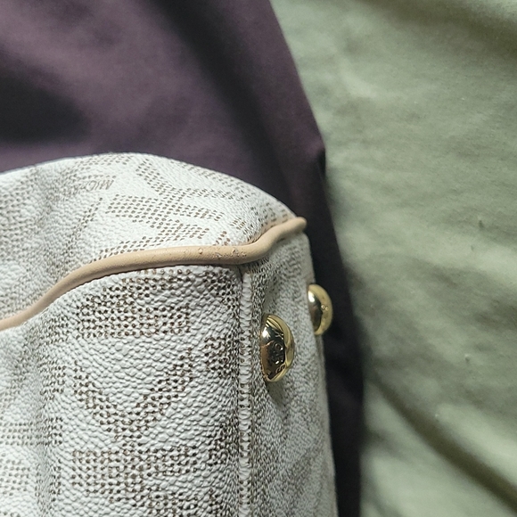 Michael kors purse - Picture 4 of 7